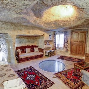 Deluxe  Cave Suite